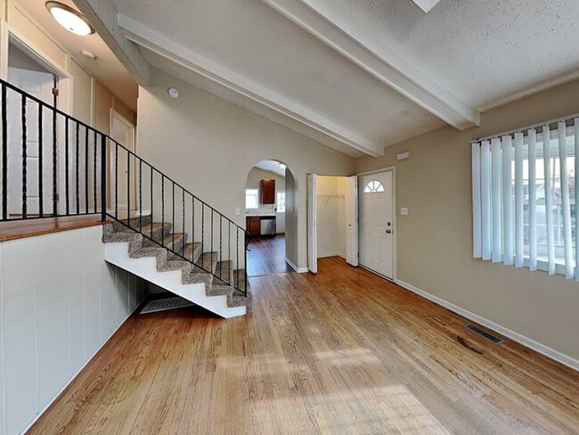 Building Photo - 144 E Drummond Ave