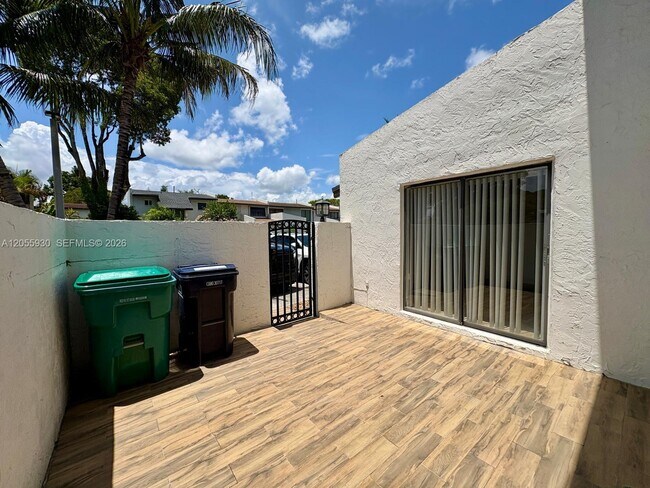 Building Photo - 6979 SW 110th Ct