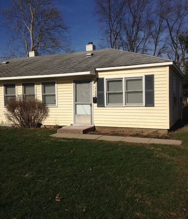 Building Photo - 1406 E Michigan Ave