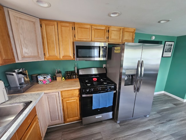 Foto del edificio - 323 E 2nd Ave