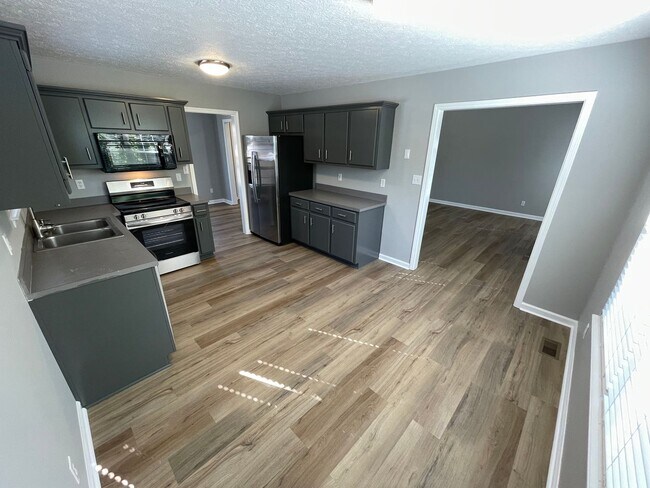 Foto del edificio - Nice 3 Bed 3 Bath Home For Rent!