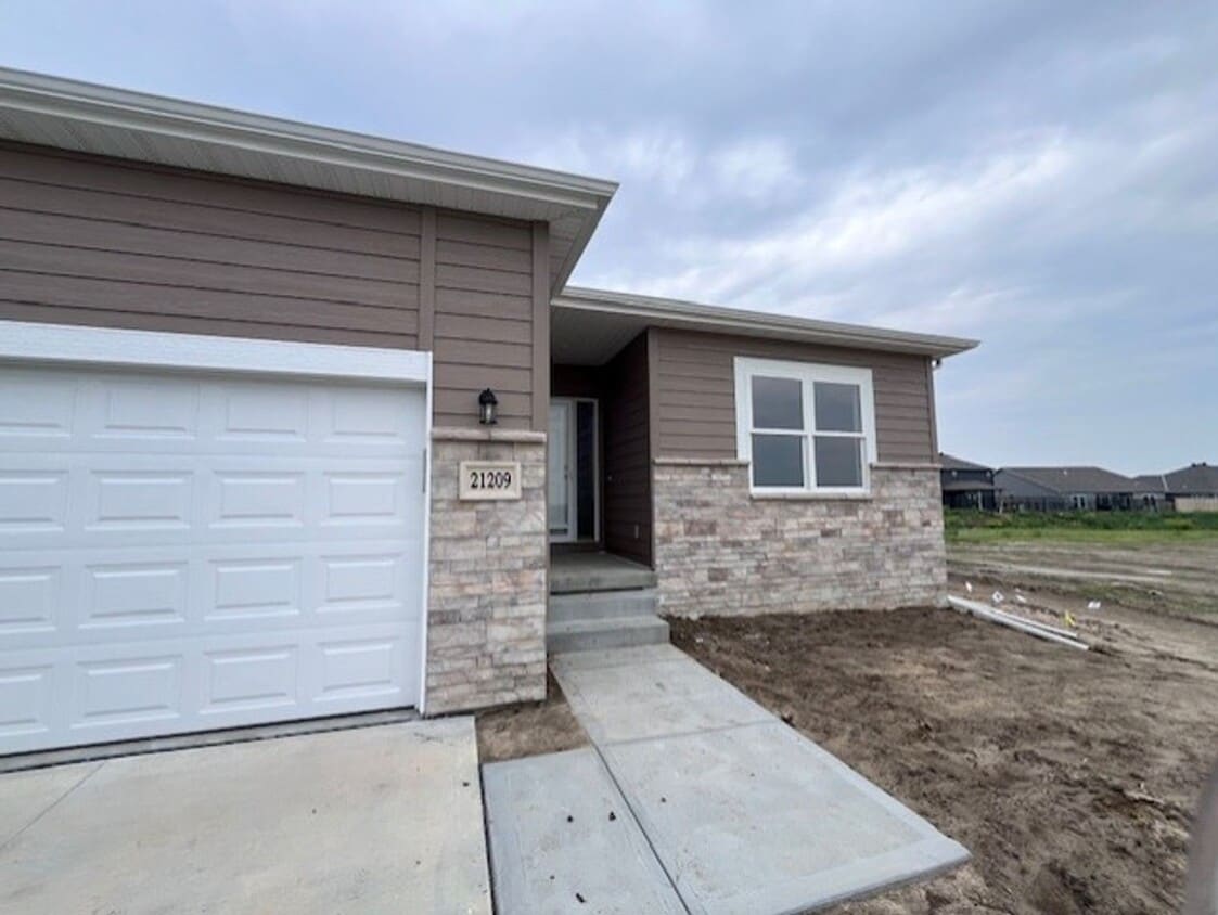 Primary Photo - Fresh. Modern. Yours. New Ranch Home in Ar...