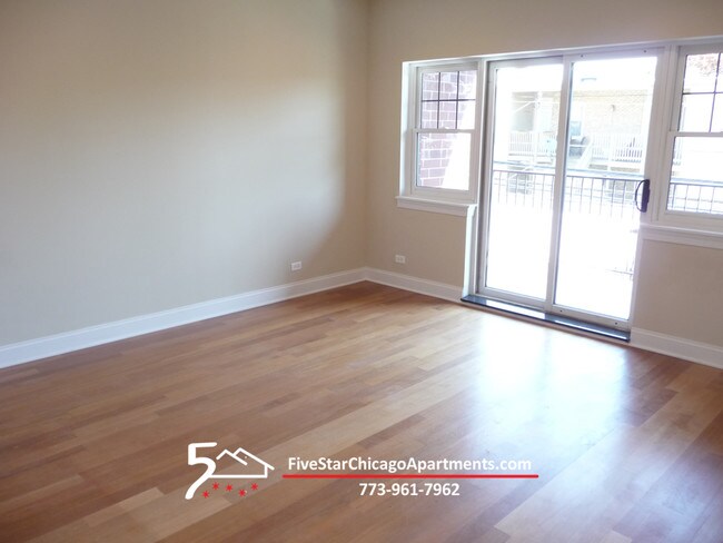Foto del edificio - 3705 N Kedzie Ave