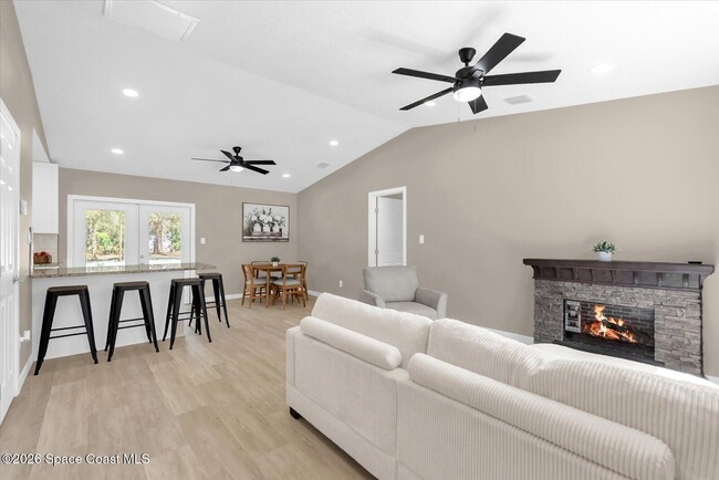 Building Photo - 4840 Mango Ave