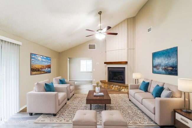 Building Photo - 1304 Sterling Oaks Dr