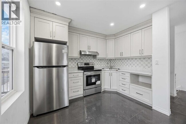 Building Photo - 211 George St