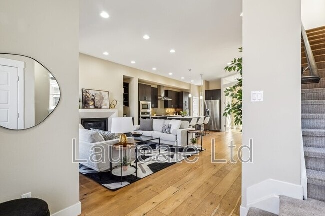 Photo - 5438 Valentia St Townhome