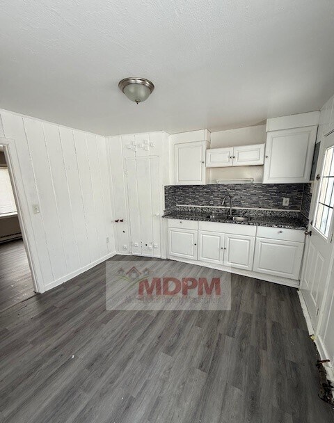 Foto del edificio - 22763 Almond Ave