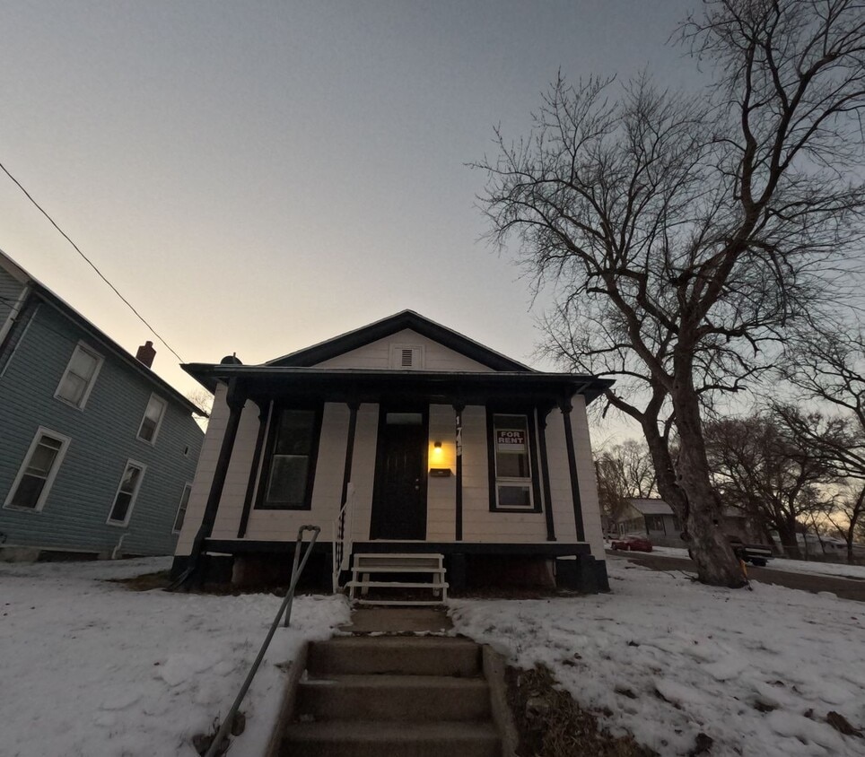 1725 Center St, Sioux City, IA 51103 House Rental in Sioux City, IA