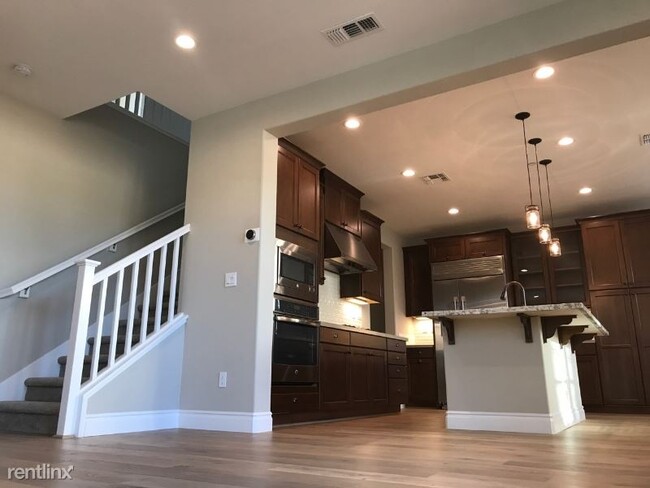 Foto del edificio - 3 br, 2.5 bath House - 392 School Court