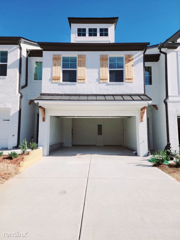 Primary Photo - 3 br, 2.5 bath Townhome - 124 S Auburn Lan...