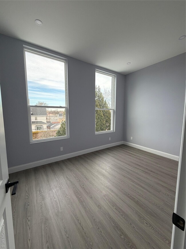 Foto del edificio - 222 Primrose Ave