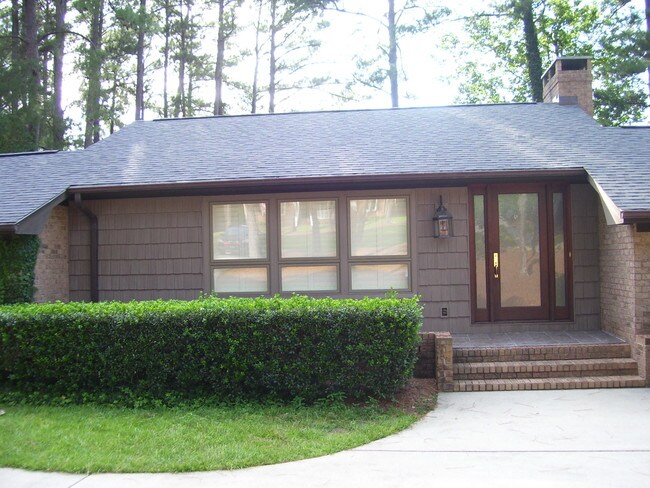 Building Photo - 124 Pine Ridge Dr