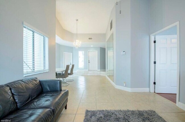 Building Photo - 5924 Strawberry Lakes Cir