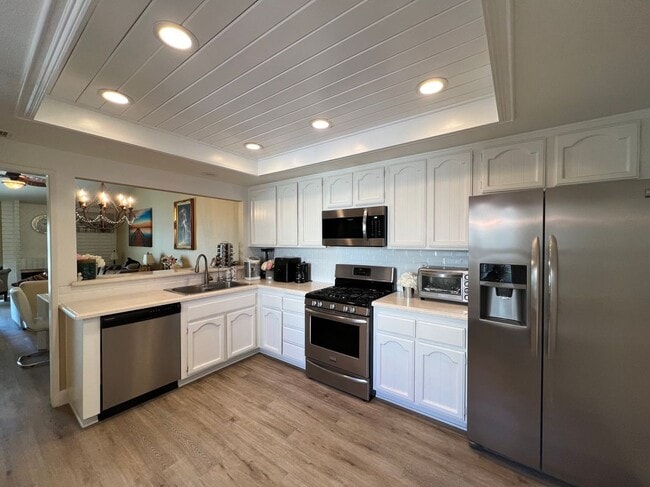 Building Photo - 5 Coldstream, 47
