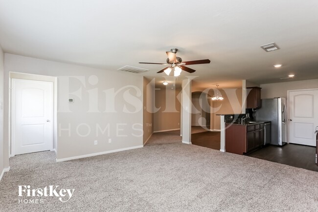 Building Photo - 5551 Rainbow Rd.