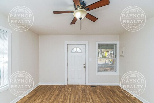 Building Photo - 117 S Briggs Ave