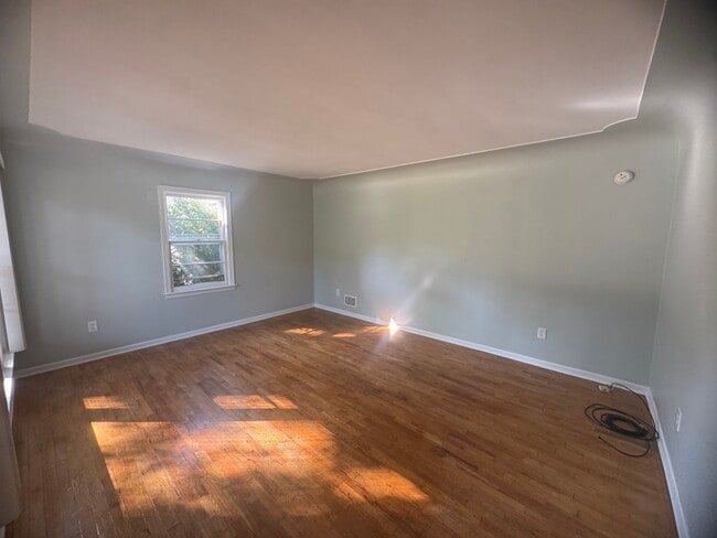 Building Photo - 3 Bedroom home on the NW side of Grand Rapids