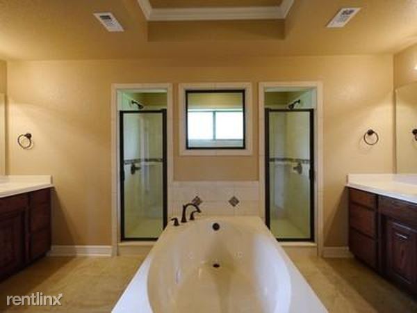 Building Photo - 4 br, 2.5 bath House - 1011 Doc Whitten Drive
