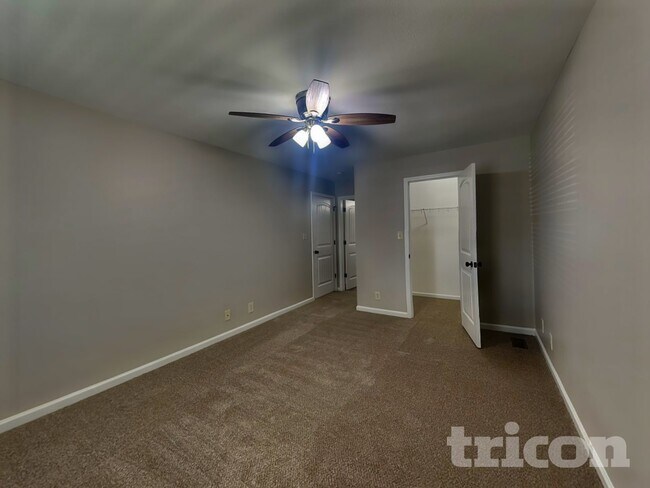 Foto del edificio - 1033 Dwight Eisenhower Way