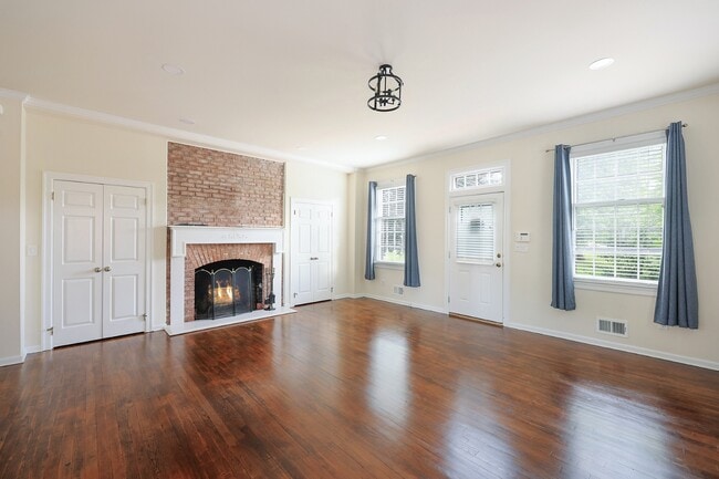 Building Photo - 39 Murray Hill Square