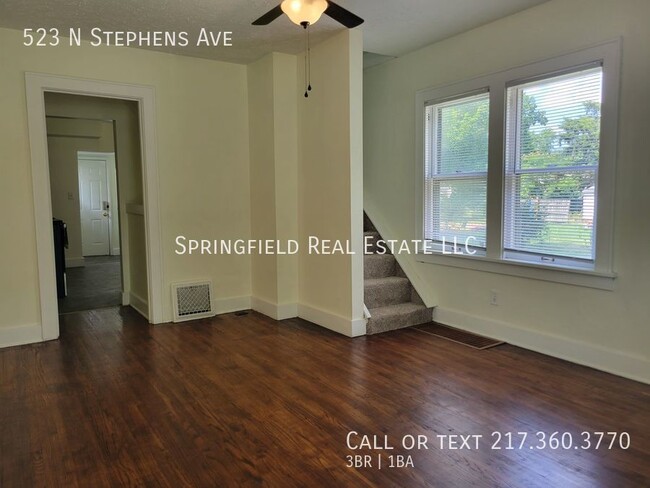 Building Photo - Floor-tastic Retreat: Rent this 3 Bed/1 Ba...