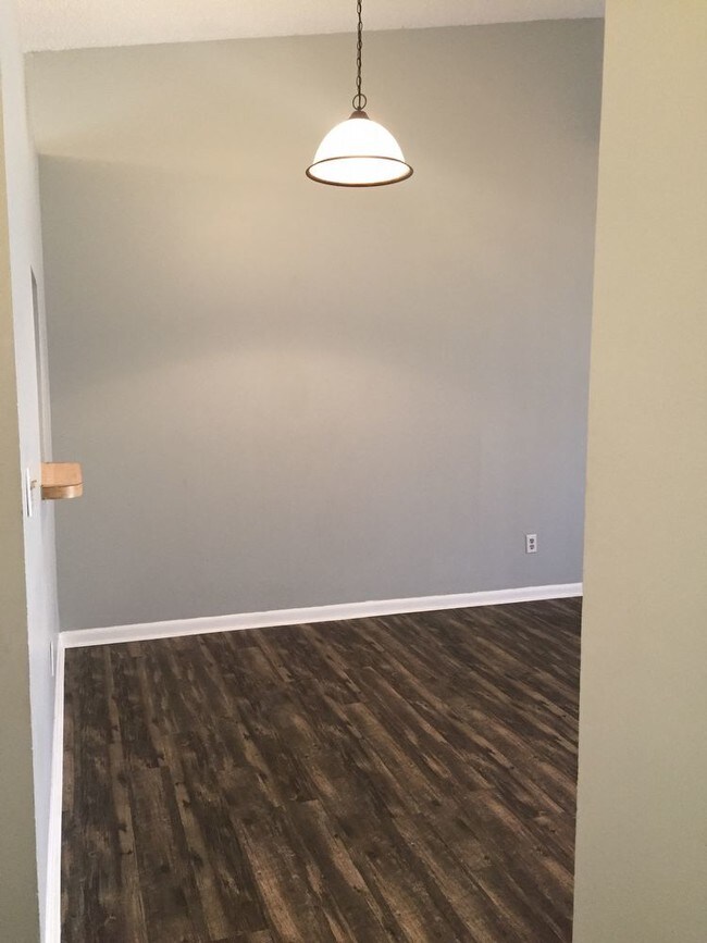 Building Photo - 1458 Gifford Ave Unit B