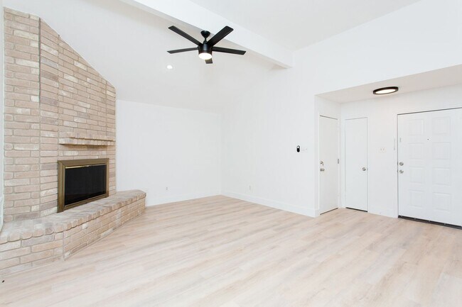 Foto del edificio - Charming 3-Bedroom, 2-Bath Open Concept Ho...