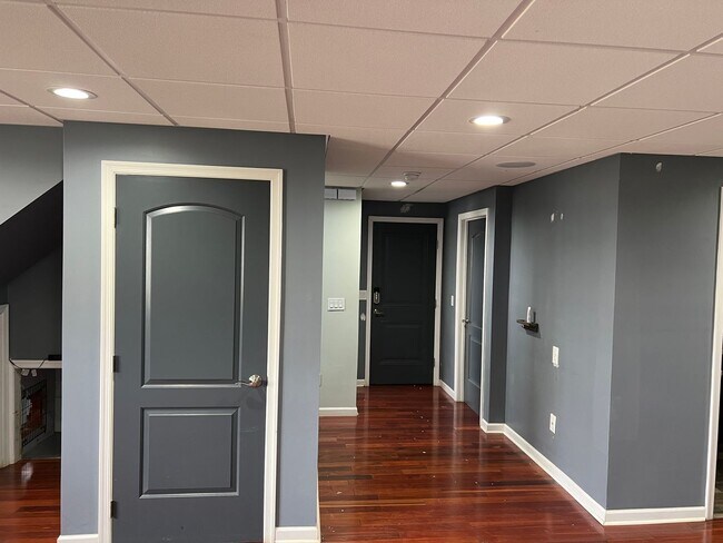 Building Photo - 2103 Circleville Rd
