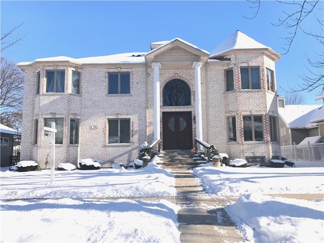 Building Photo - 616 N Ellsworth St