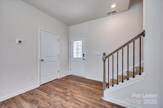 Foto del edificio - 587 King Clover Ln