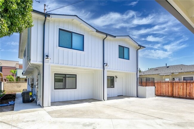 Building Photo - 455 N Olive St