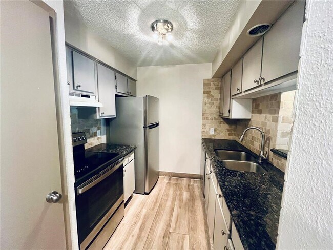 Building Photo - 1516 Bay Area Blvd