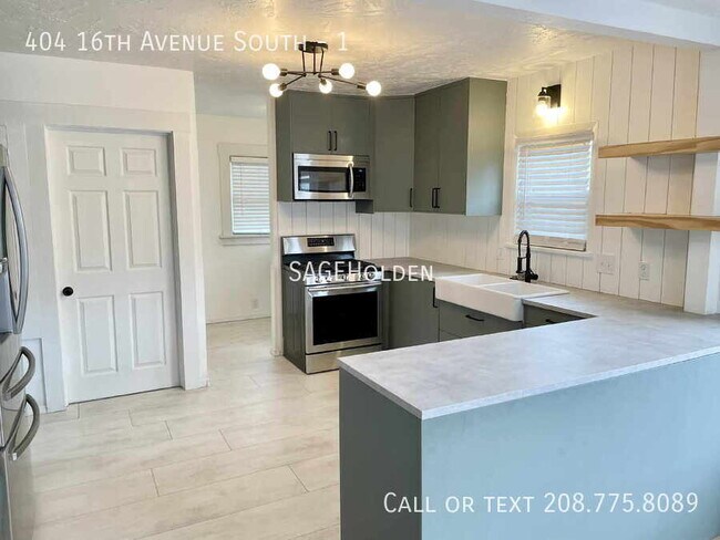 Building Photo - 404 16th Ave S