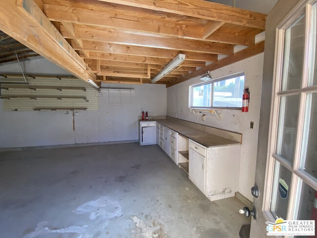 Building Photo - 74619 Fairway Dr