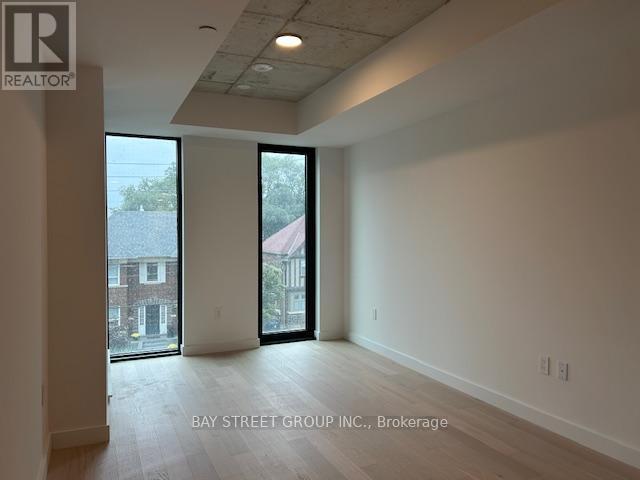 Photo du bâtiment - 1720 Bayview Ave
