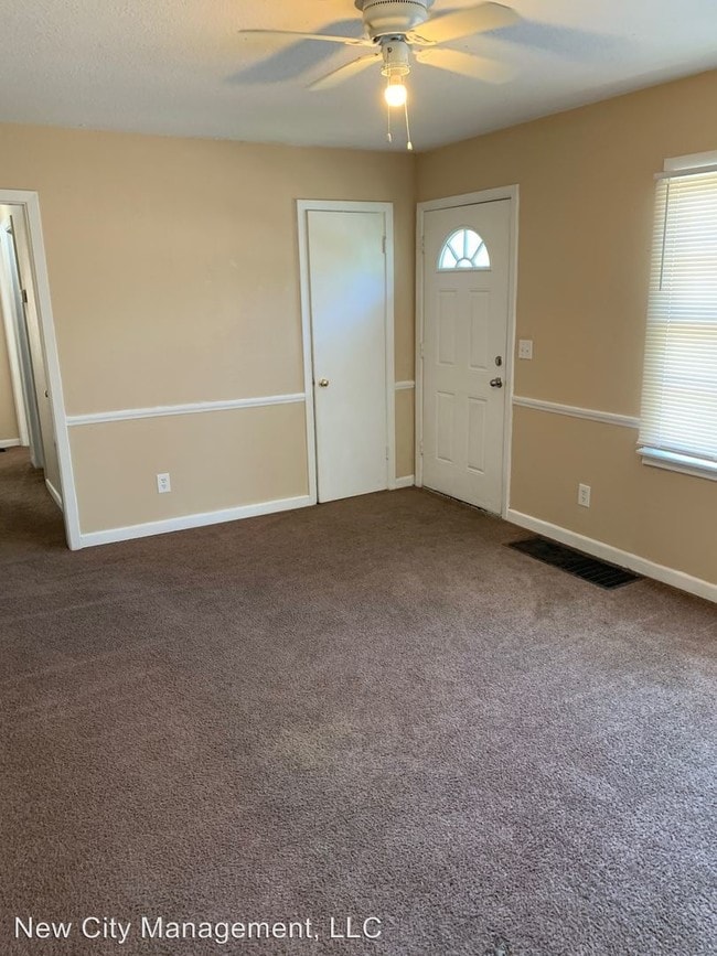 Building Photo - 3 br, 1.5 bath House - 4221 East 54th Street