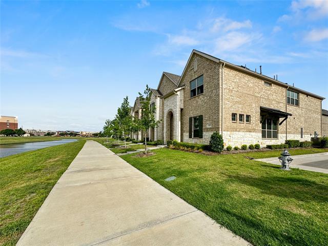 Foto del edificio - 677 Watersedge Ct