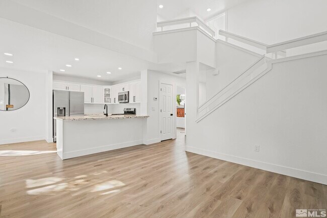 Building Photo - 3180 Wedgewood Ct