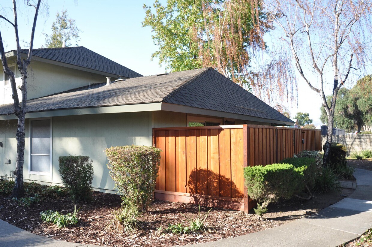 Primary Photo - 5582 Magnolia Terrace