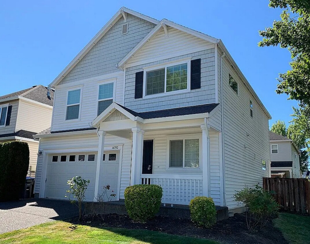 Primary Photo - Beautiful 3Bd/2.5 Ba Corner Lot in the Bet...