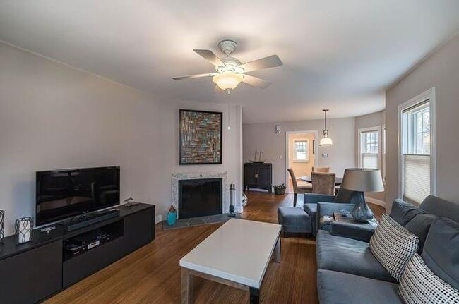 Building Photo - 405 Shenley Dr