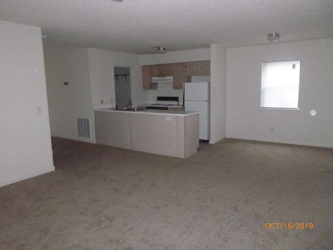Building Photo - 2924 W Hills Dr