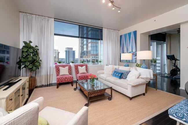 Foto del edificio - 300 E 3rd St