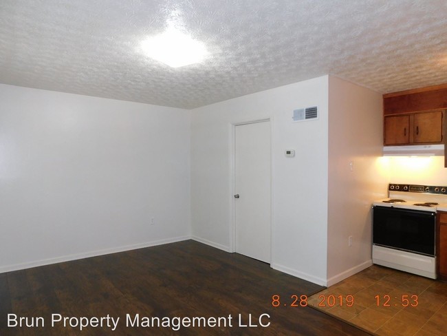 Building Photo - 3216 Garden Dr