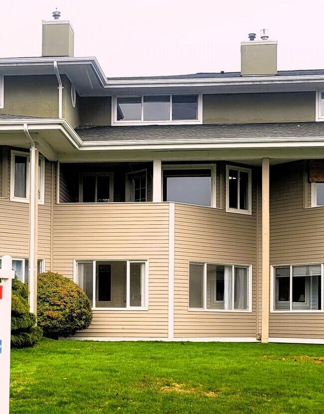 Foto del edificio - Bayview Townhouse Condo in Blaine with Garage - 4th St.