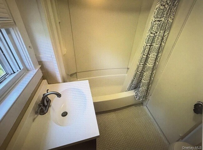 Foto del edificio - 2 Orchard Neck Rd