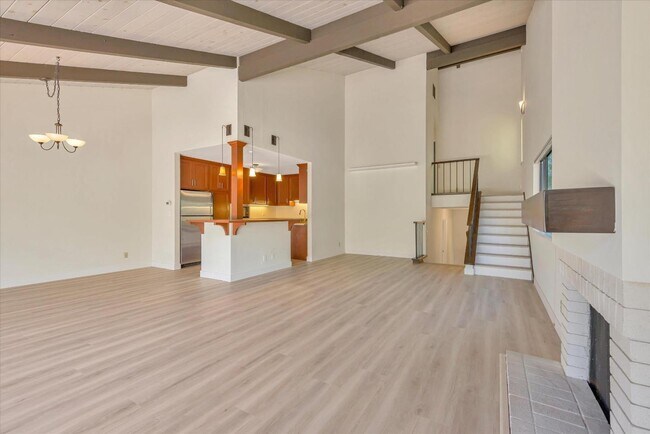 Building Photo - 140 Sand Hill Cir