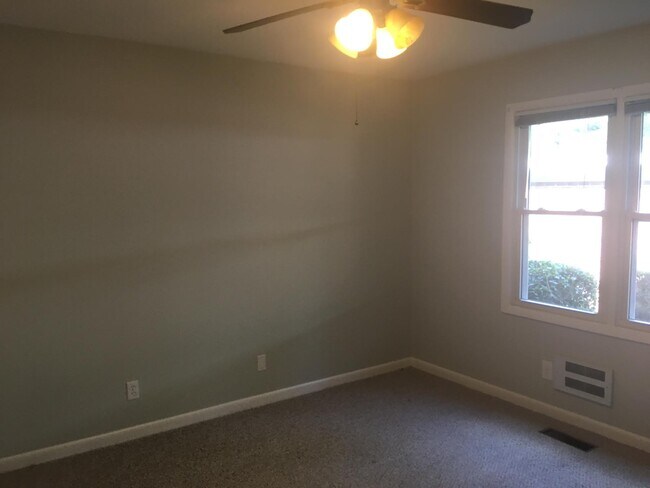 Building Photo - 102B Boyd Drive-Flat Rock Condo/Ground floor