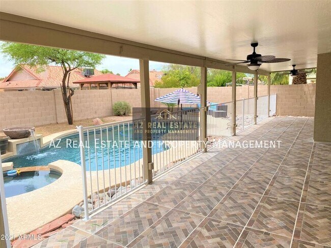 Foto del edificio - 680 S Pineview Dr